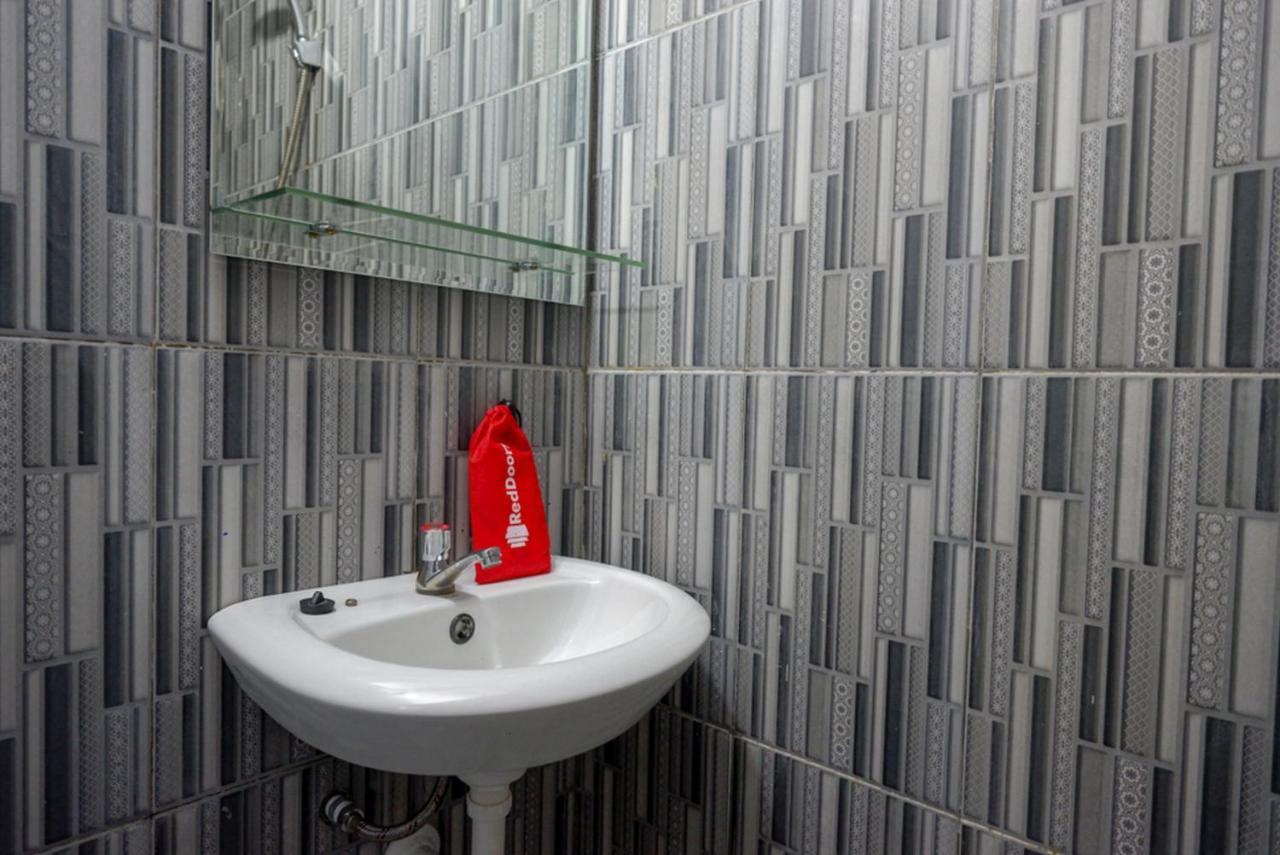 Готель Reddoorz @ Jalan Gatot Subroto Семаранг Екстер'єр фото