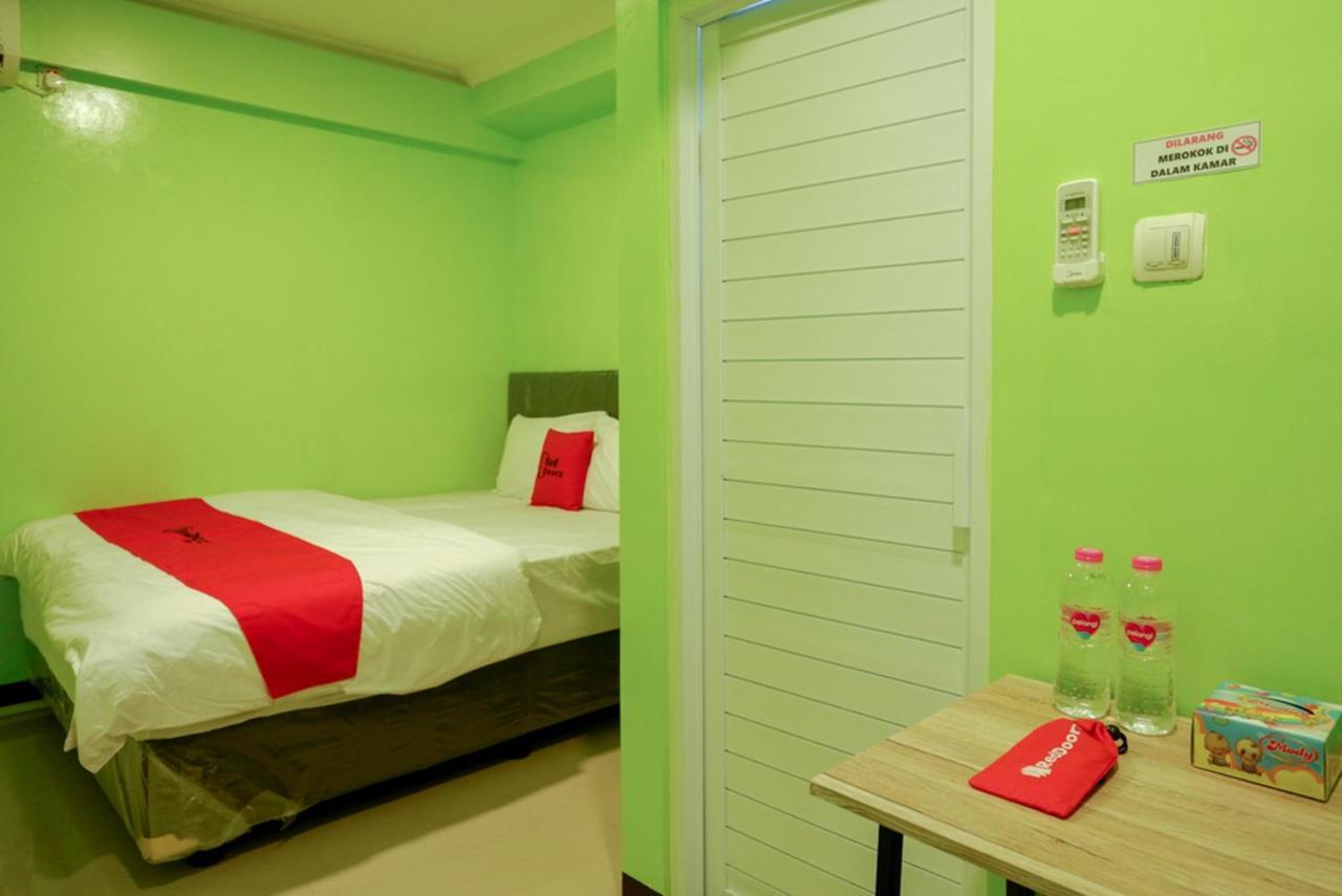 Готель Reddoorz @ Jalan Gatot Subroto Семаранг Екстер'єр фото