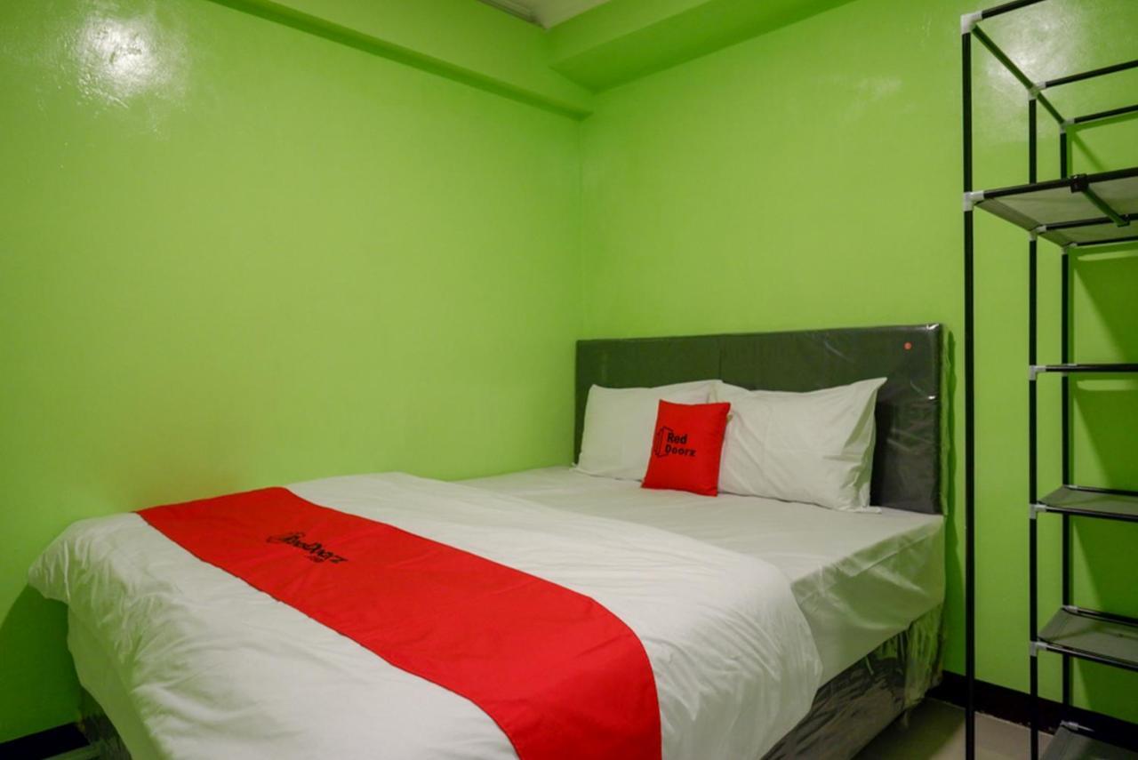 Готель Reddoorz @ Jalan Gatot Subroto Семаранг Екстер'єр фото