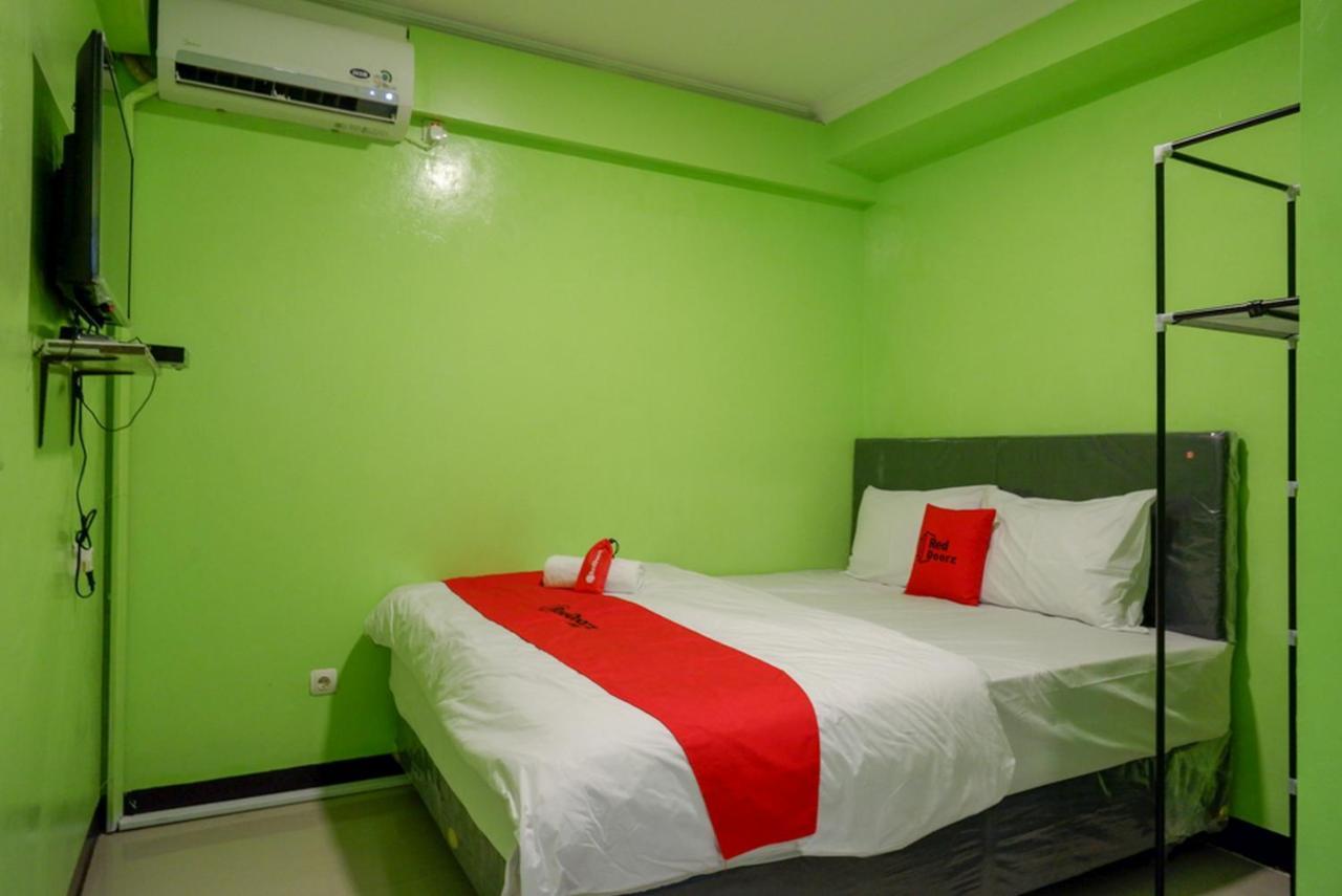 Готель Reddoorz @ Jalan Gatot Subroto Семаранг Екстер'єр фото