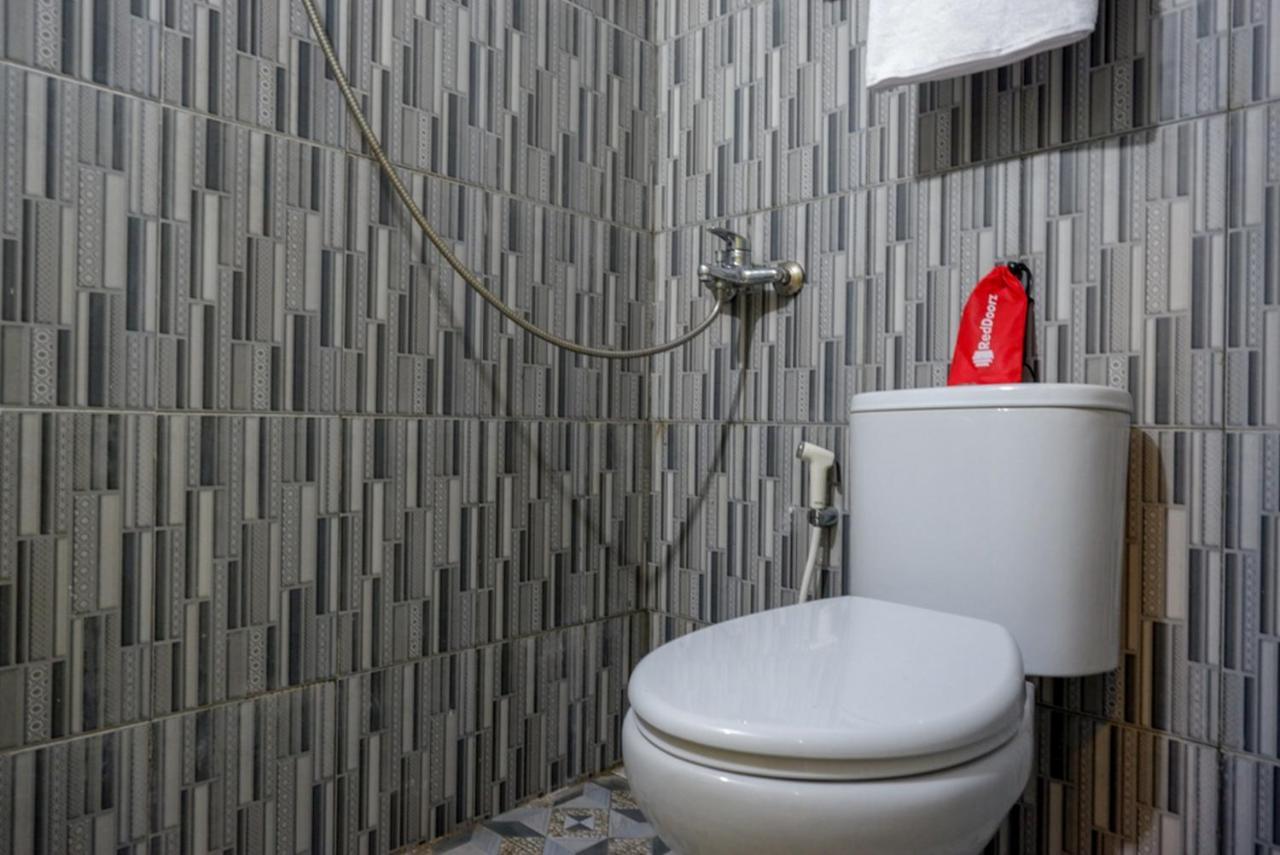 Готель Reddoorz @ Jalan Gatot Subroto Семаранг Екстер'єр фото