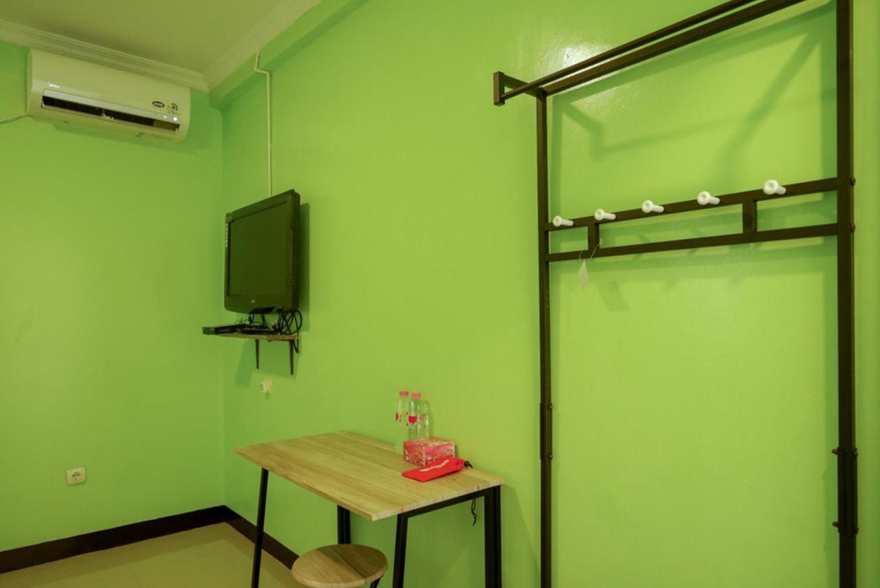 Готель Reddoorz @ Jalan Gatot Subroto Семаранг Екстер'єр фото