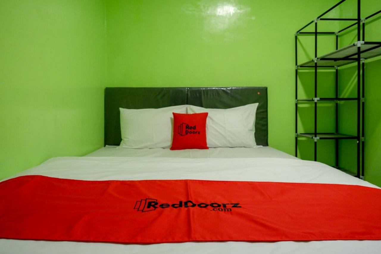 Готель Reddoorz @ Jalan Gatot Subroto Семаранг Екстер'єр фото