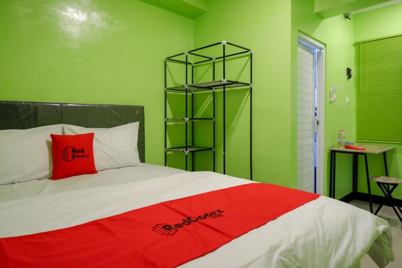Готель Reddoorz @ Jalan Gatot Subroto Семаранг Екстер'єр фото